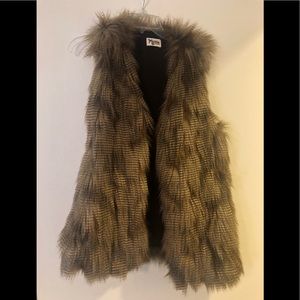 SMYM faux fur vest size medium! Never worn